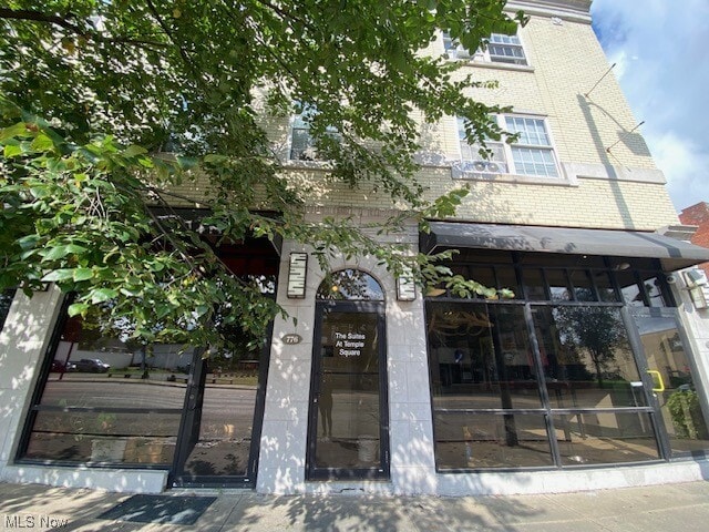 Building Photo - 772 N Main St