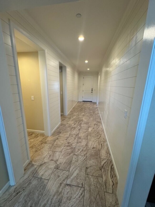Building Photo - Whitney Ranch Upgraded 4 Bdrm Beauty