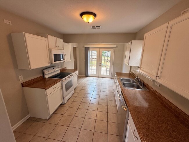 Building Photo - Charming 2-Bedroom Home in the Bethany School District