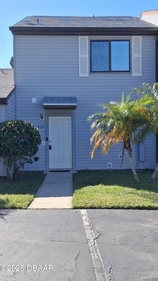 Building Photo - 804 Deer Springs Rd