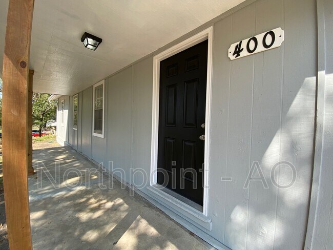 Foto del edificio - 400 E 165th St