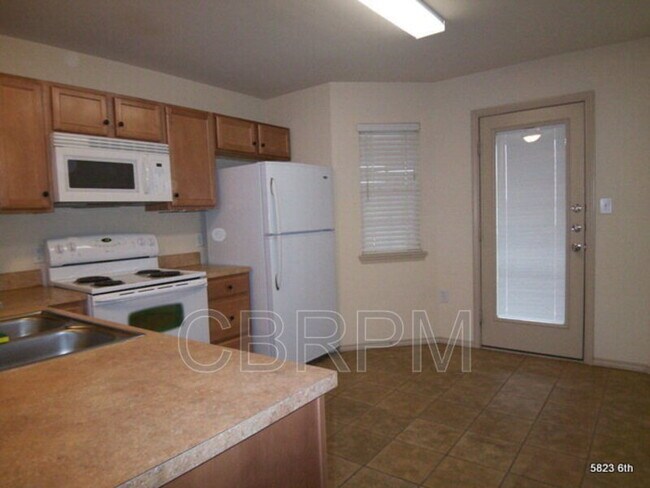 Foto del edificio - 5823 6th St