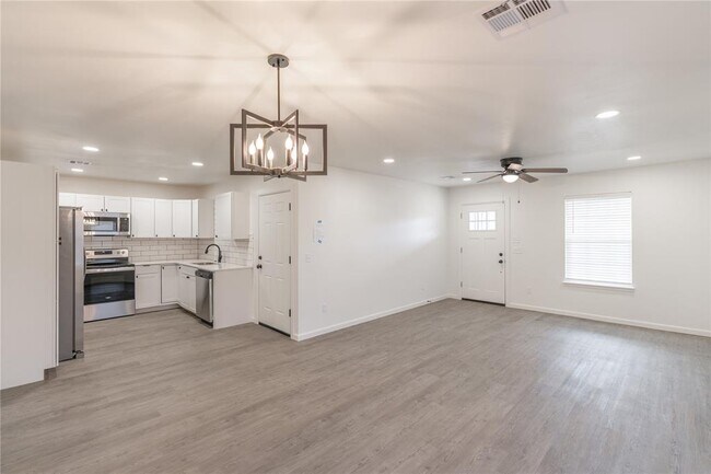 Foto del edificio - 566 Parkhill Cir