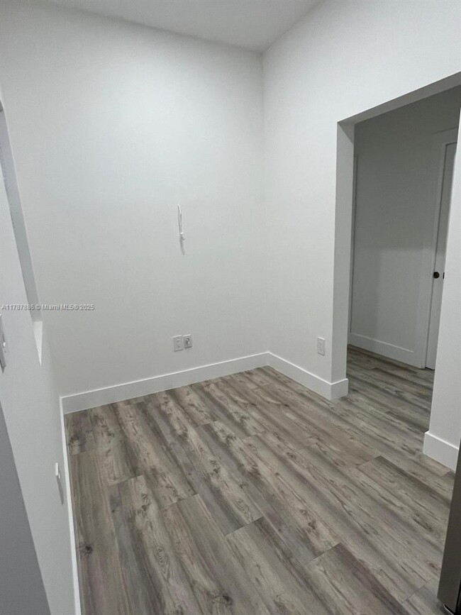 Foto del edificio - 1719 NW 1st St