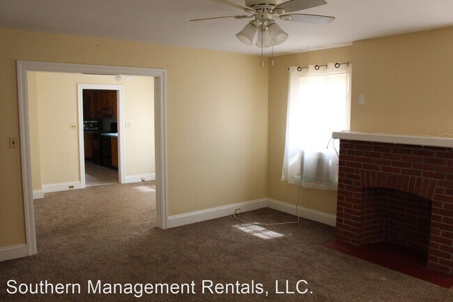 Building Photo - 3 br, 1 bath House - 204 W. Railroad Avenue