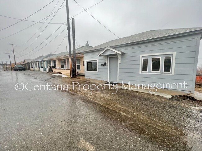 Building Photo - 1 bedroom house near Walkerville! Pet frie...