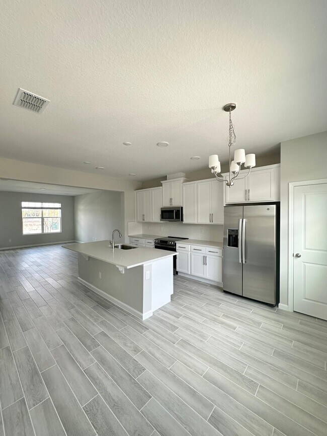 Building Photo - 1359 Mount Royal Dr