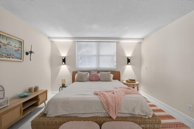 Foto del edificio - 100 Paradise Harbour Blvd
