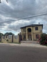 Building Photo - 3102 E Plum St