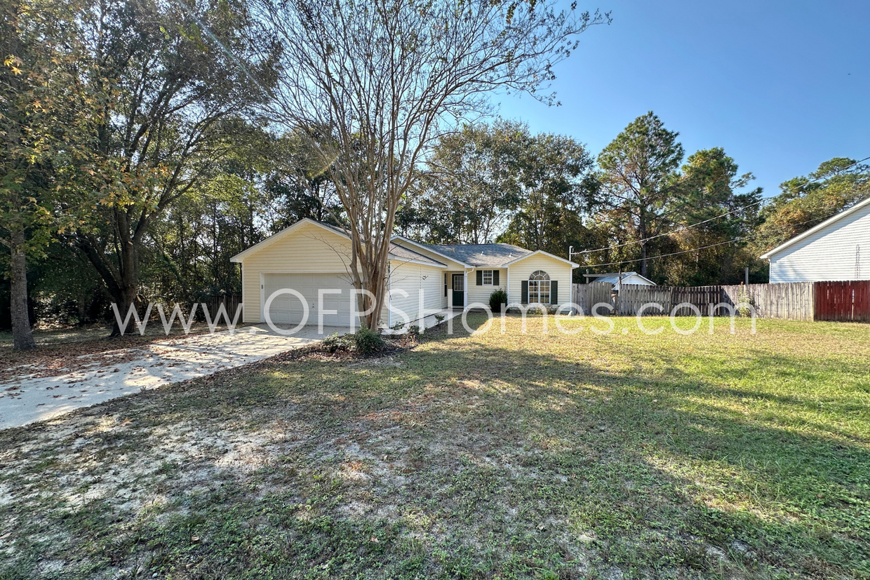 Foto principal - AVAILABLE 3/1.5 Crestview Home!