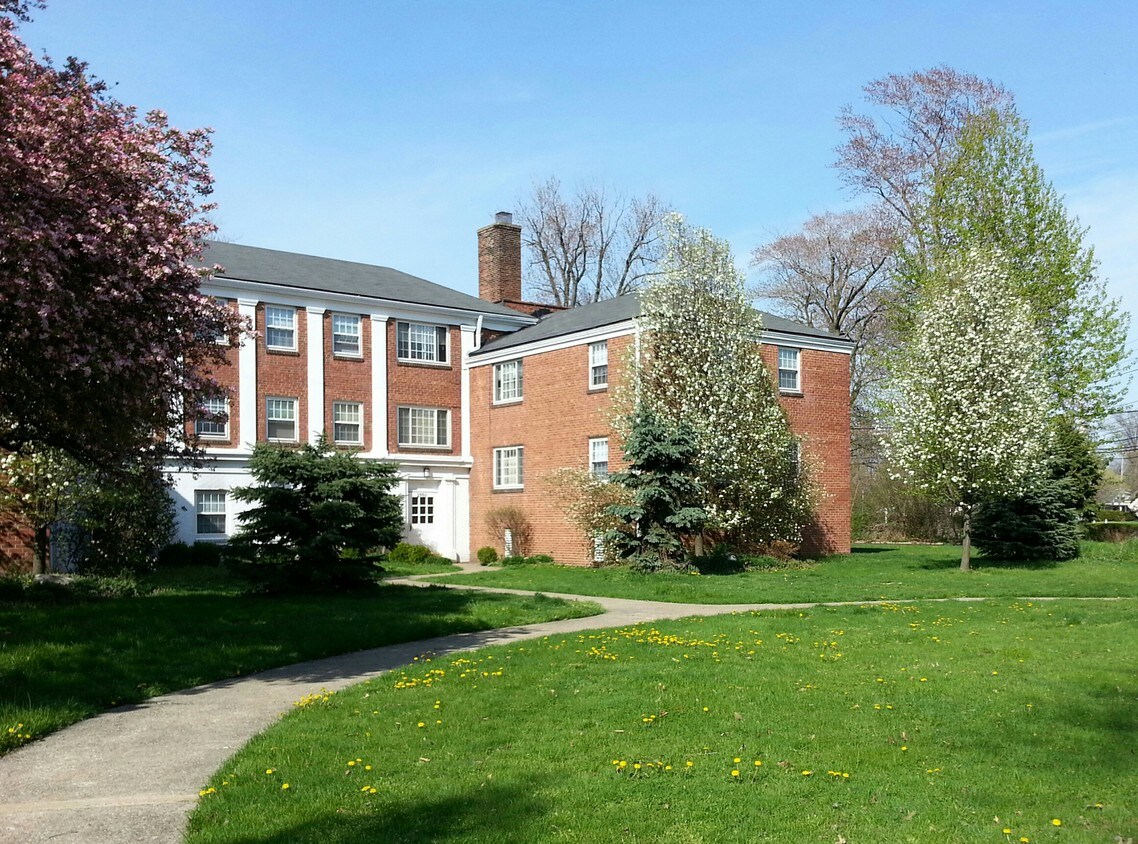 25501 Lakeshore Blvd Unit E9, Euclid, OH 44132 Room for Rent in