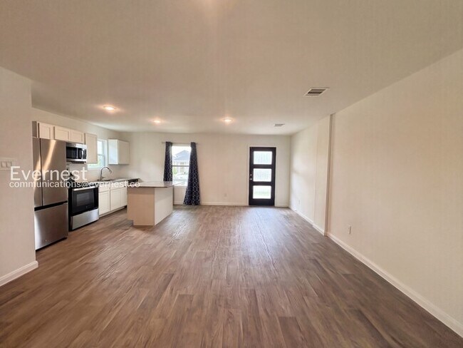 Foto del edificio - 16435 Valerie Marie Pl