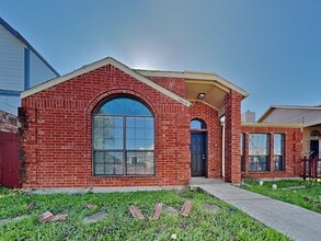 Building Photo - 10619 Woodleaf Dr