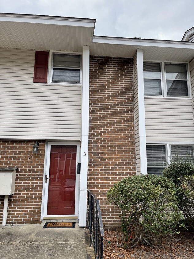 Front view - 559 Winding Creek Rd