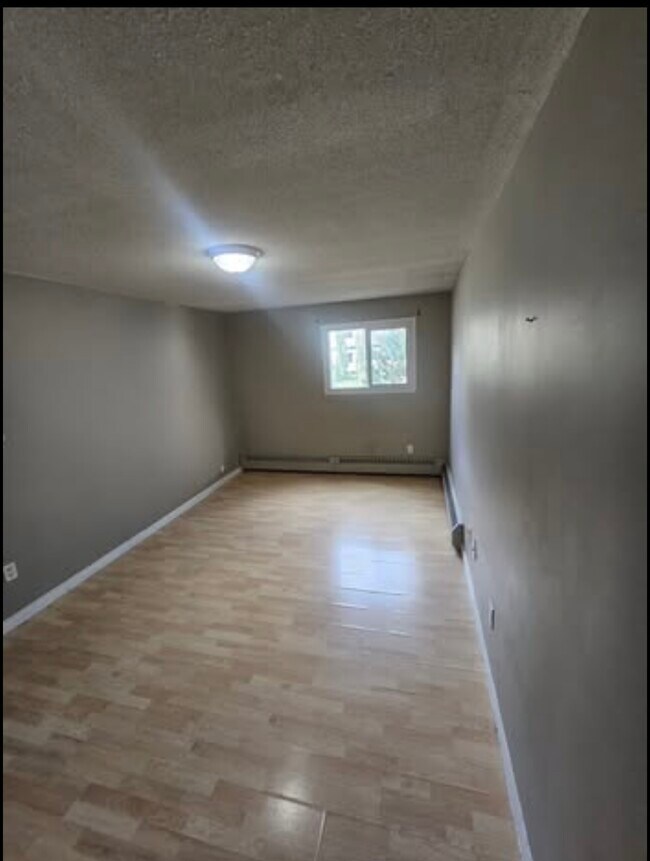 Building Photo - Unit For Rent