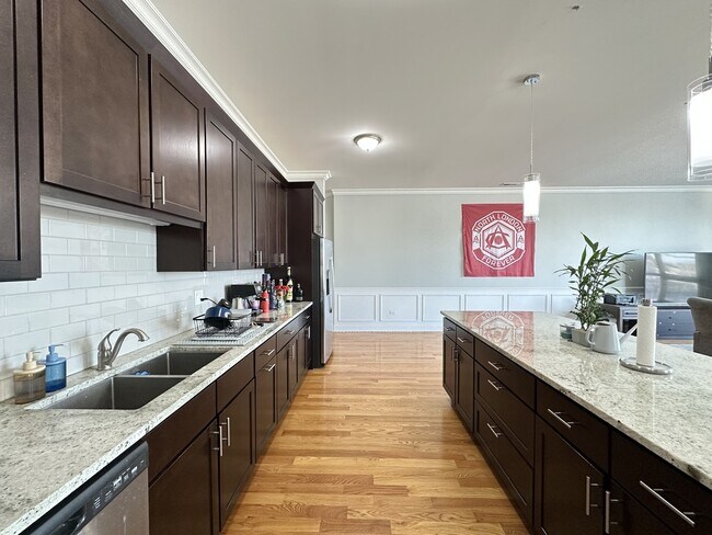 Foto del edificio - 520 N Western Ave