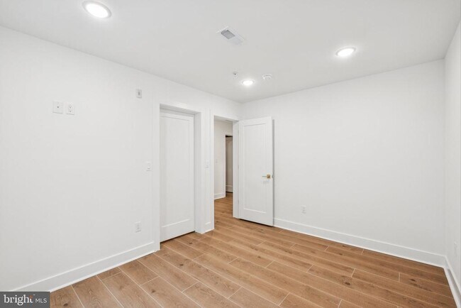 Foto del edificio - 5034 Florence Ave