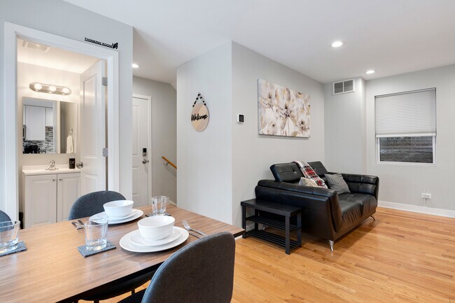 Building Photo - 2440 W 24th Pl