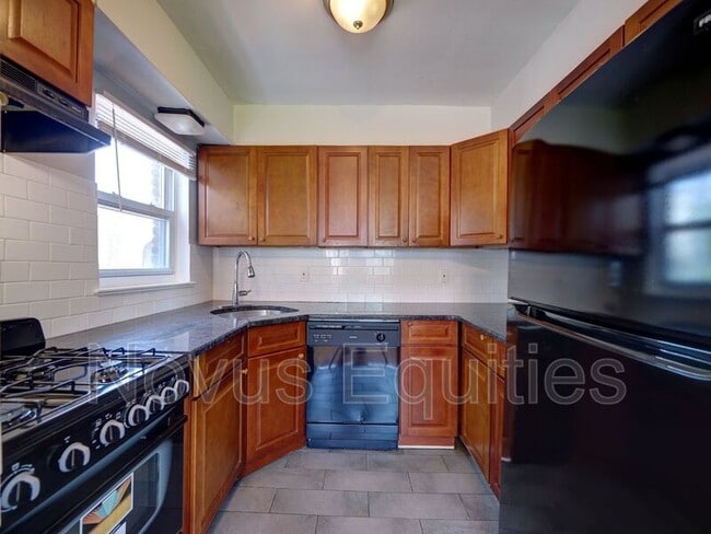 Building Photo - 51 Bross Pl