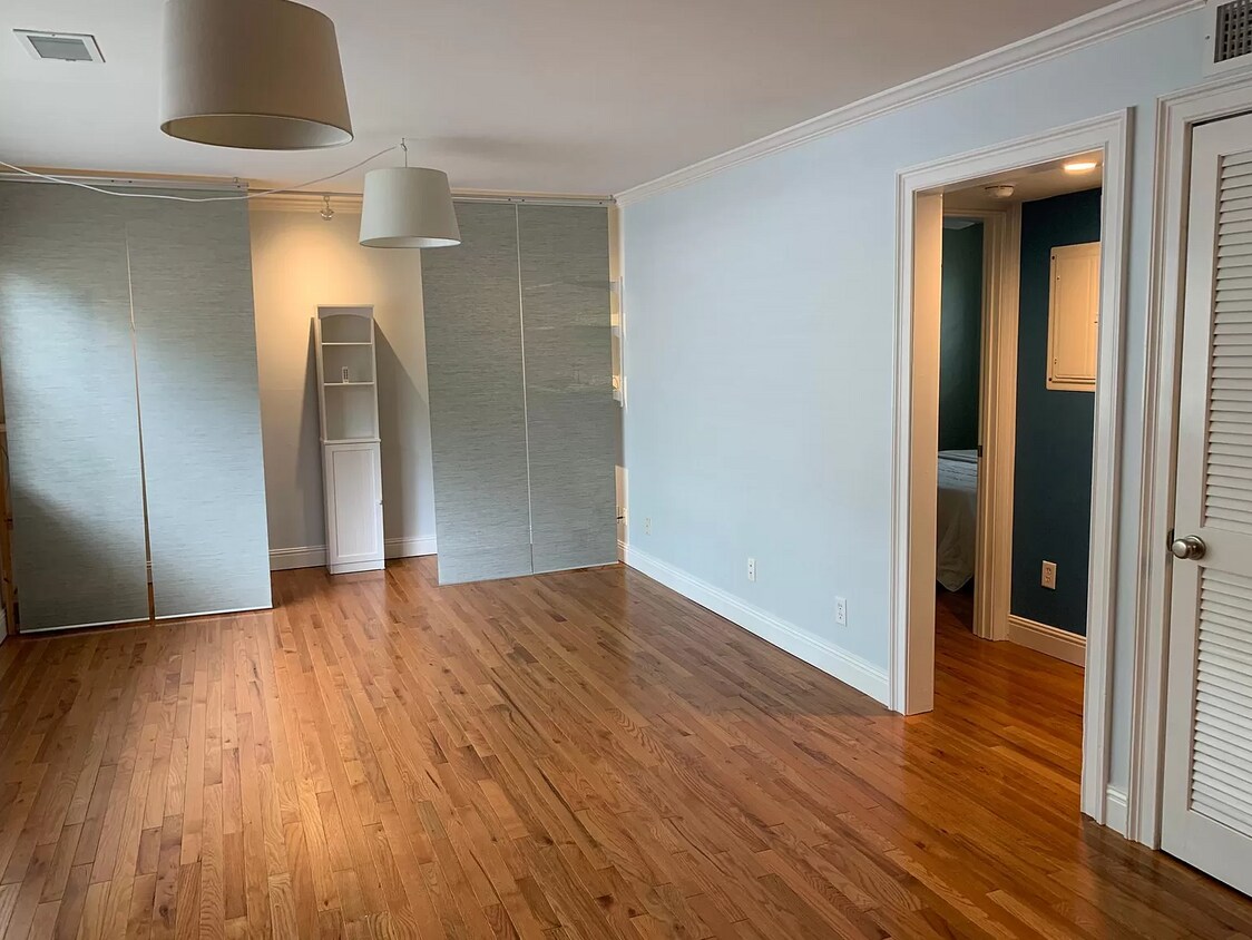 Foto principal - 1643 Briarcliff Rd NE