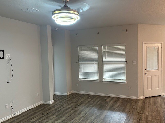 Sala de estar - 10908 Peperak Ct