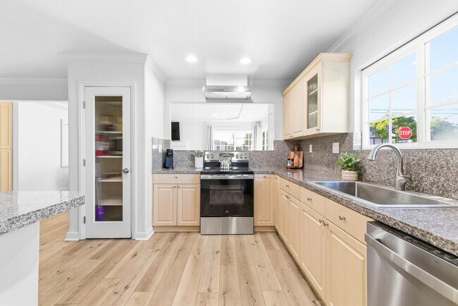 Foto del edificio - 765 Elkwood Ave