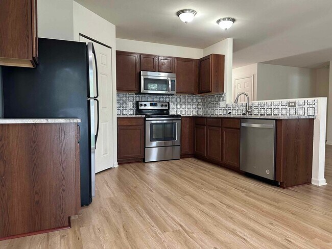 Foto del edificio - 8118 Cypress Cir