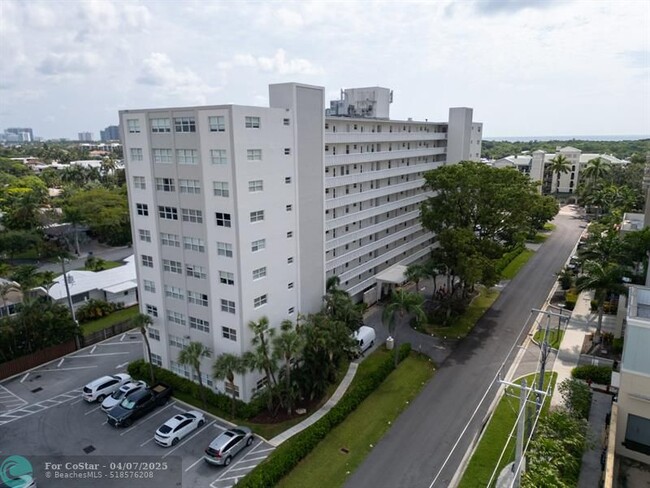 Foto del edificio - 2555 NE 11th St