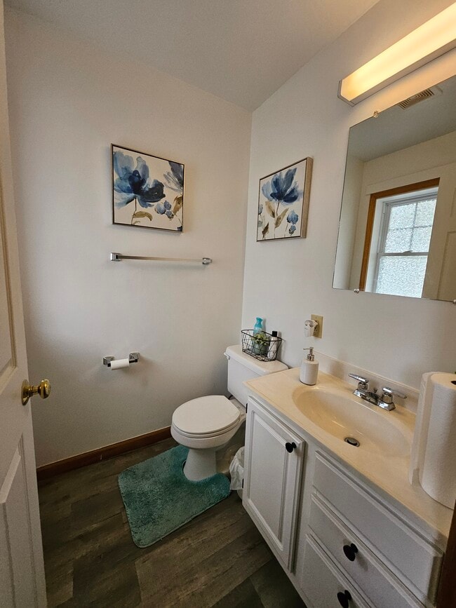 Foto del edificio - 23 Beaver Pond Rd