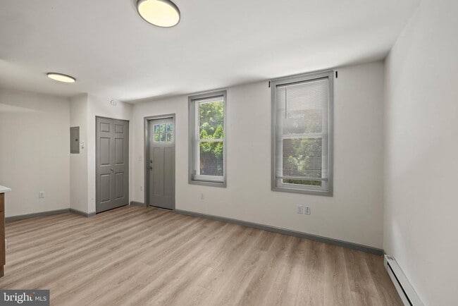 Building Photo - 531 Walton St