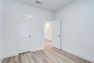 Building Photo - 21734 Persian Lk Dr