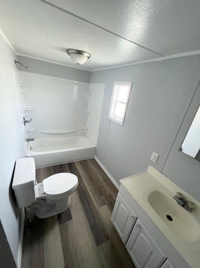 Building Photo - Newly Remodeled 2BR/1BA Auburndale Mobile ...