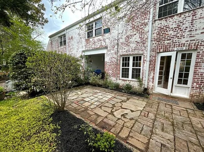 Back patio - 3239 Gunston Rd
