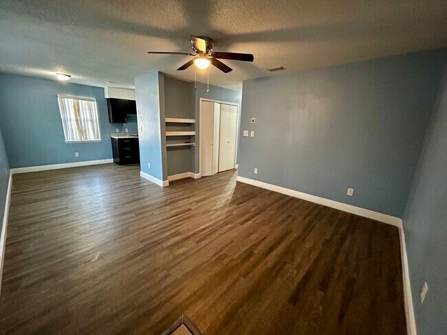 Building Photo - 6321 Lenawee St