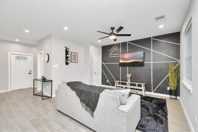 Building Photo - 7418 Mount St