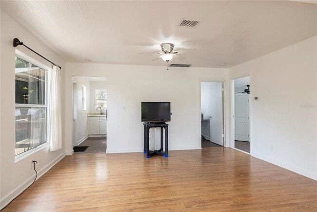 Building Photo - 2540 18th Ave N