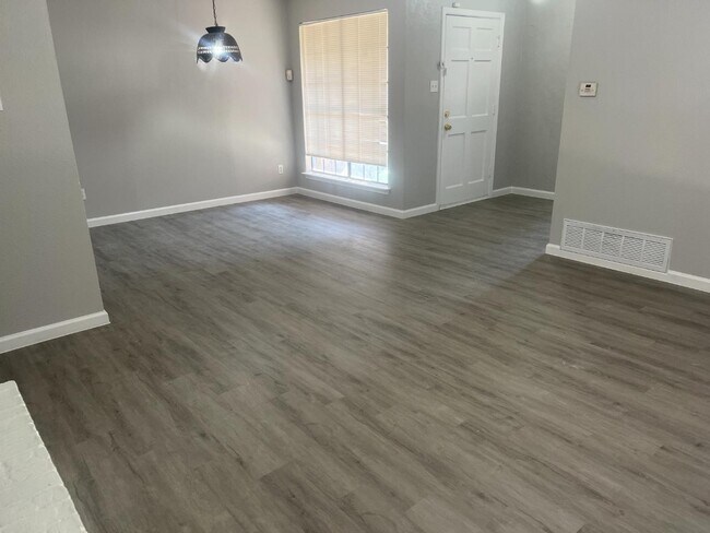Foto del edificio - 119-121 Wildwood Dr