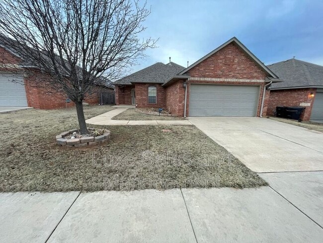 Building Photo - 809 SW 37th St