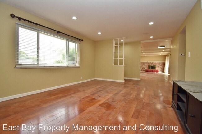 Building Photo - 3 br, 2 bath House - 41532 Trenouth St.