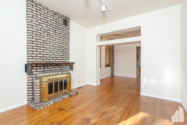 Building Photo - 2133 W Potomac Ave