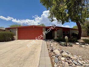 Building Photo - 7551 E La Cienega Dr