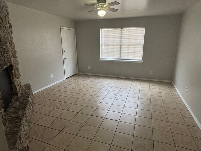 Building Photo - 2 Bedroom, 1.5 Bathroom 1st Floor Condo wi...