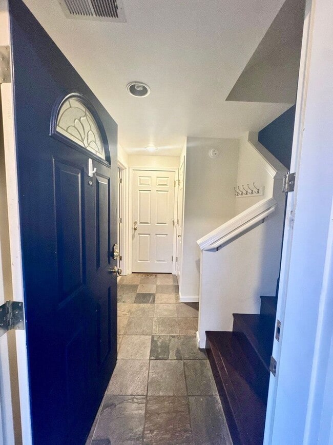 Building Photo - Spacious 2-Bed Townhouse in Seattle’s Greenwood / Phinney Area