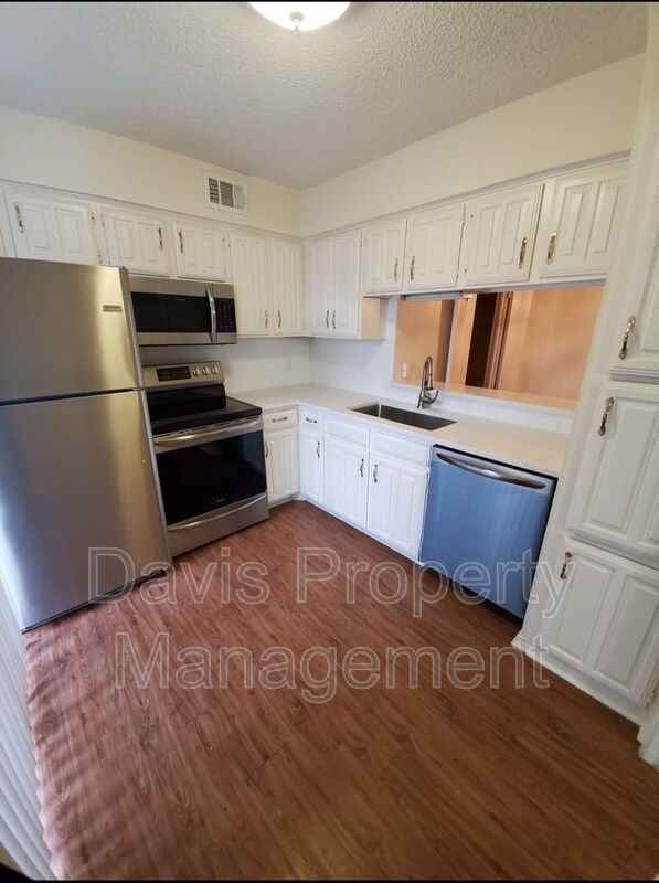 Building Photo - 333 Melrose Dr