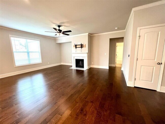 Foto del edificio - 2043 Hamilton Lake Pkwy