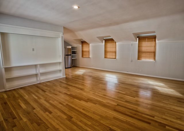 Foto del edificio - 4435 Ledge Ave