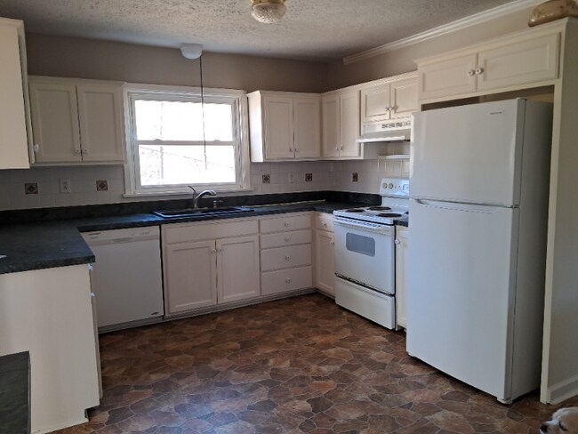 Foto del edificio - 6312 Lake Rd