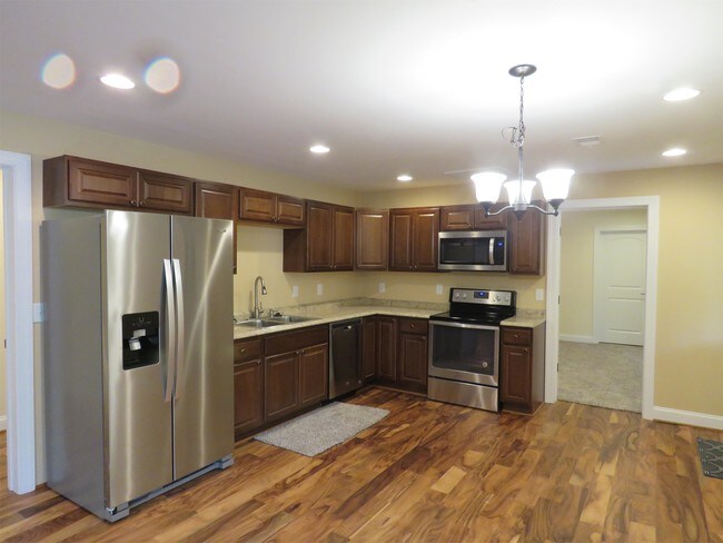 Building Photo - 105 Glen Meadows Dr