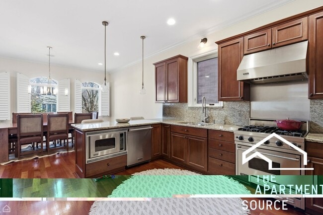 Building Photo - 952 N Racine Ave