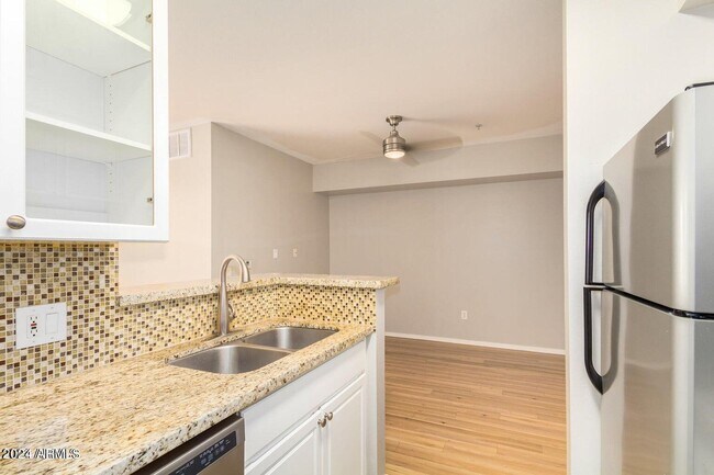 Foto del edificio - 1701 COLTER St